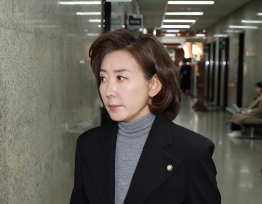 나경원 국민의힘 의원이 지난 9일 오전 국회 본청 원내대표실에서 열린 중진 의원 모임에 참석하고 있다. [연합뉴스]